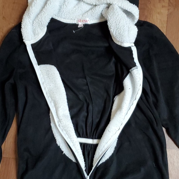 St. Eve Women's Hooded Pinguin Onesie - Picture 4 of 7